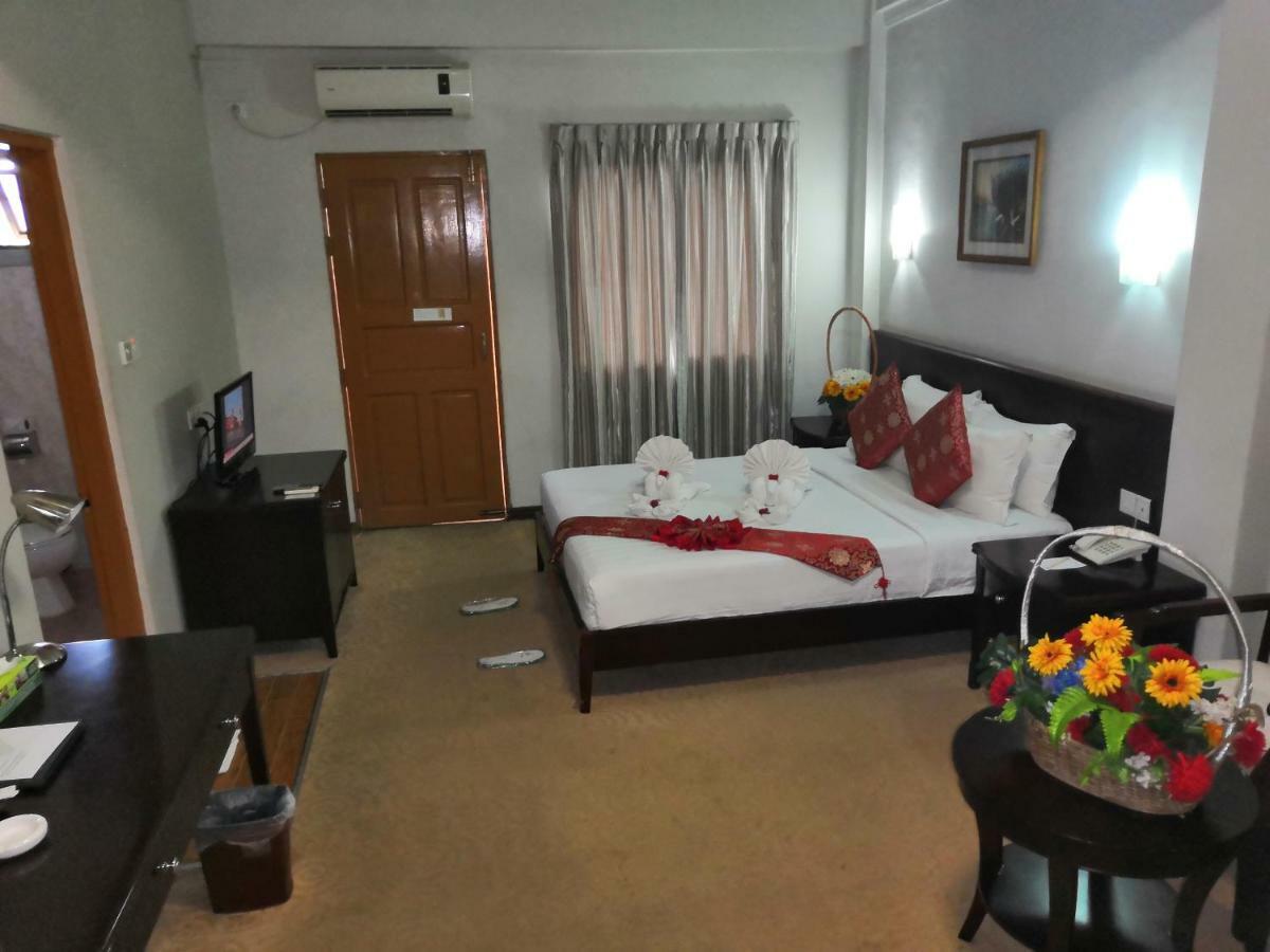 Green Leaf Hotel Yangon Luaran gambar