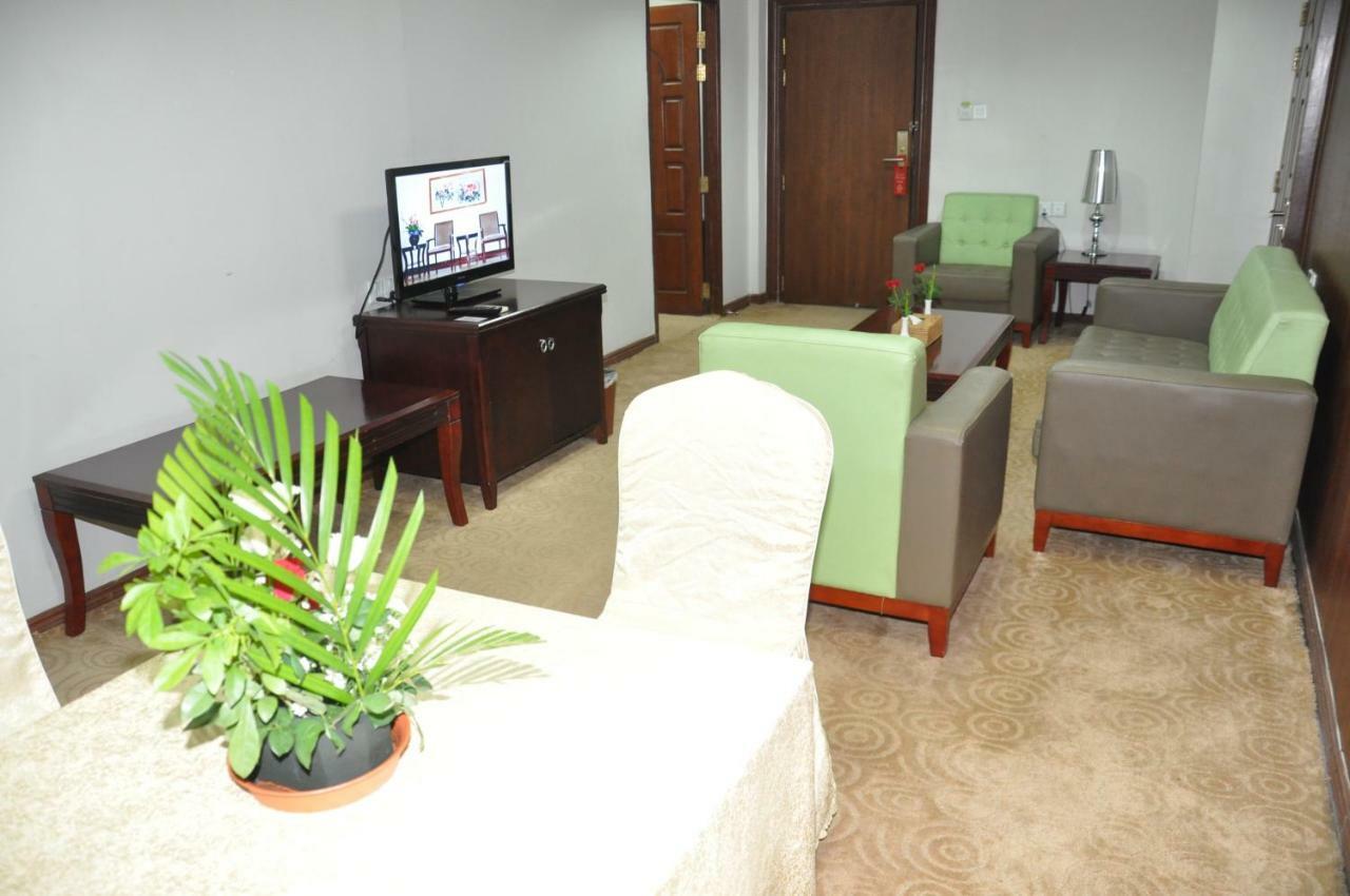 Green Leaf Hotel Yangon Luaran gambar