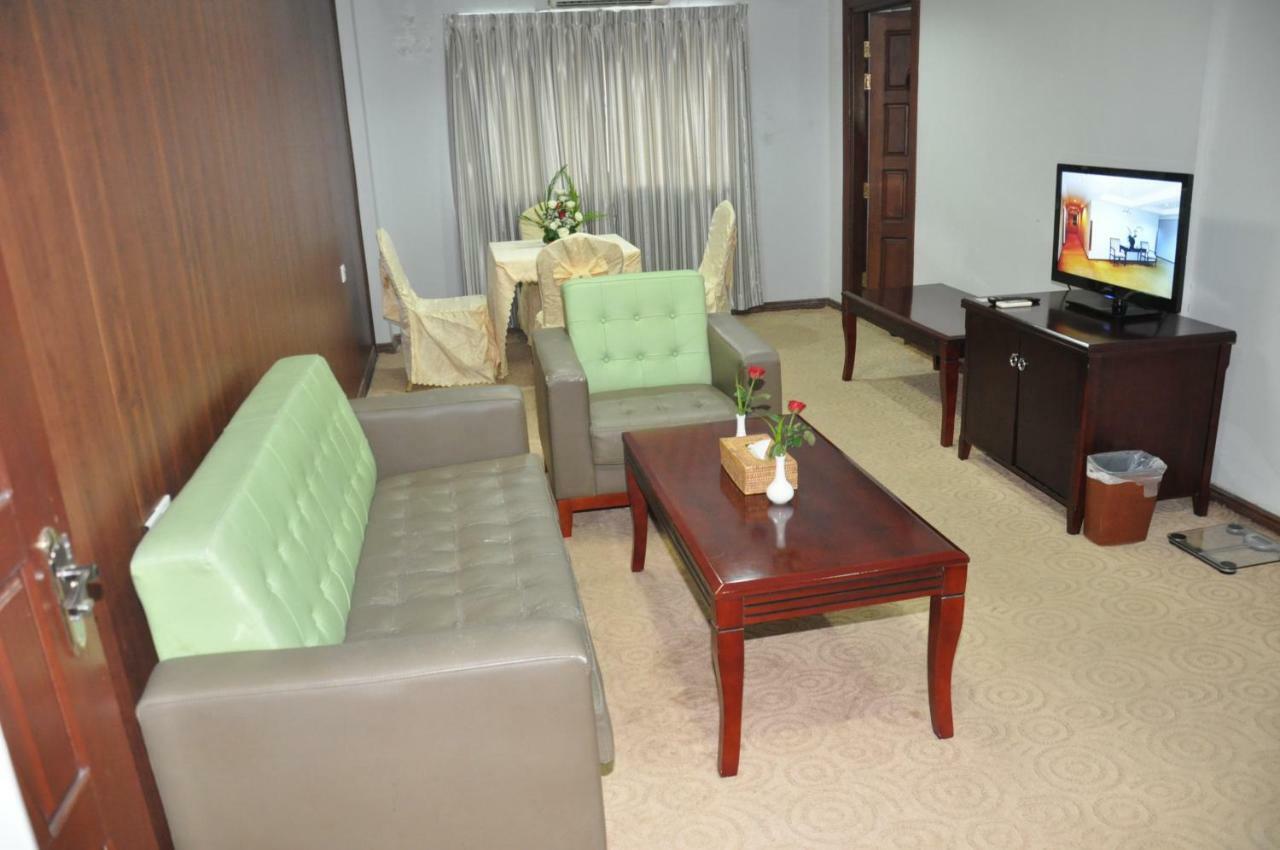Green Leaf Hotel Yangon Luaran gambar