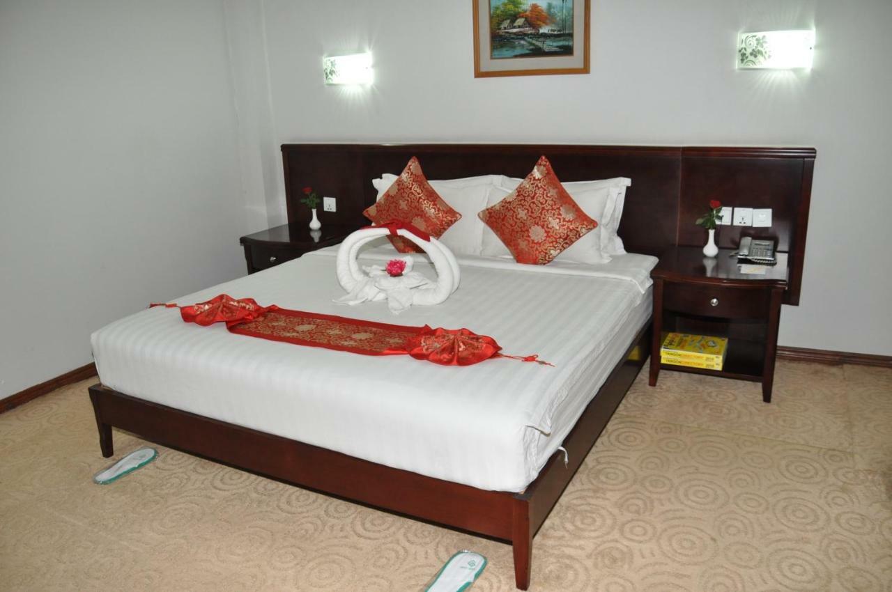 Green Leaf Hotel Yangon Luaran gambar